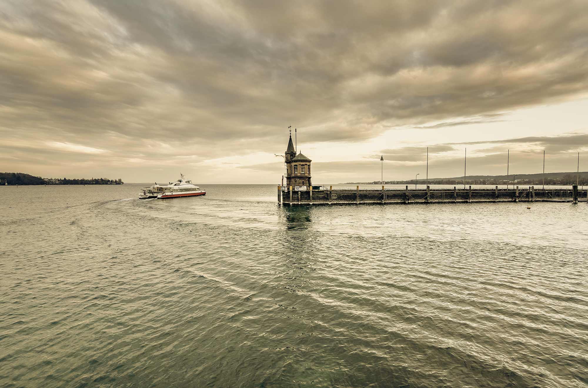 Im Bild ist der Hafen von Konstanz zu sehen.